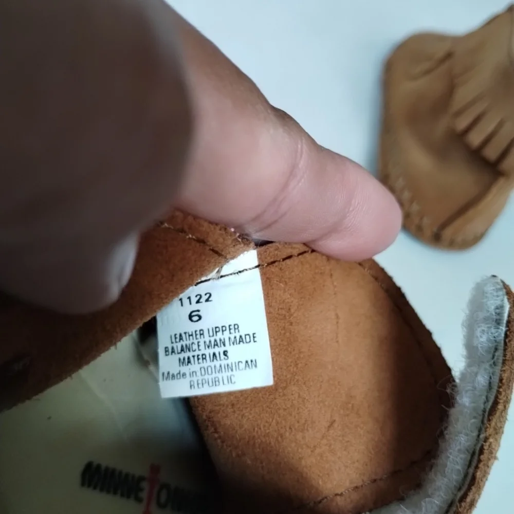Minnetonka Kids Brown Suede Leather Moccasin Shoes SZ 6 Soft Lightweight Comfy
